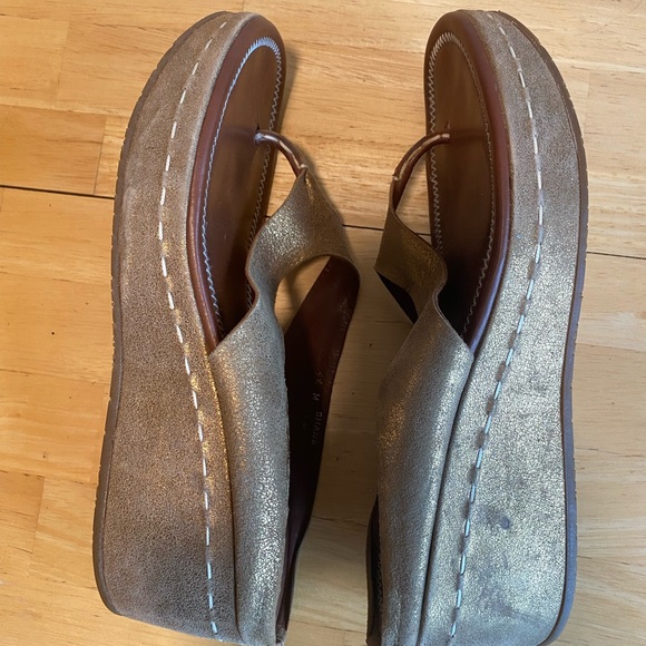 Donald J. Pliner Metallic Gold and Rich Brown Sandals - Picture 6 of 8